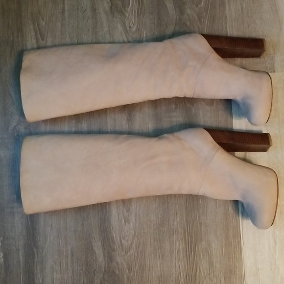 B BRIAN ATWOOD BEIGE SUEDE KNEE-HIGH BOOTS - SIZE 8 - Picture 3 of 6